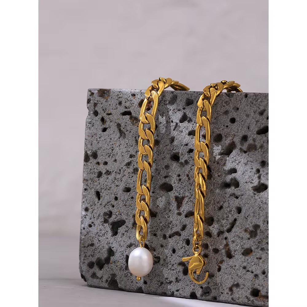 Power in Pearls Anklet - 18K Gold Plated Gold Anklet for Women | ENNVY