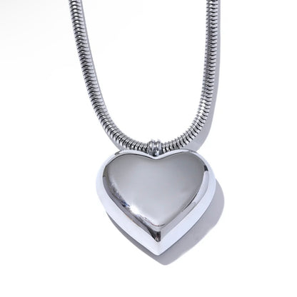 Love Me Necklace - 18K Gold Plated Necklace for Women | ENNVY