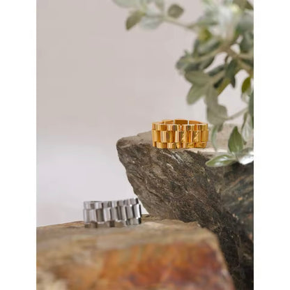 Lilly Link Ring - 18K Gold Plated Statement Ring for Women | ENNVY