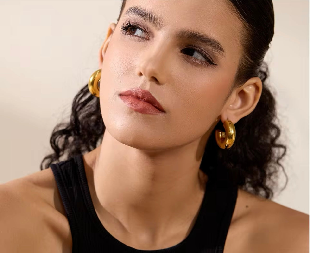 Noa Huggie Hoops - 18K Gold Plated Huggie Hoop Earrings for Women | ENNVY