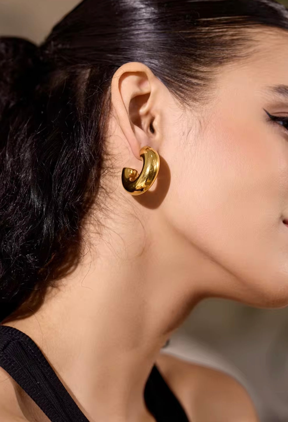 Noa Huggie Hoops - 18K Gold Plated Huggie Hoop Earrings for Women | ENNVY