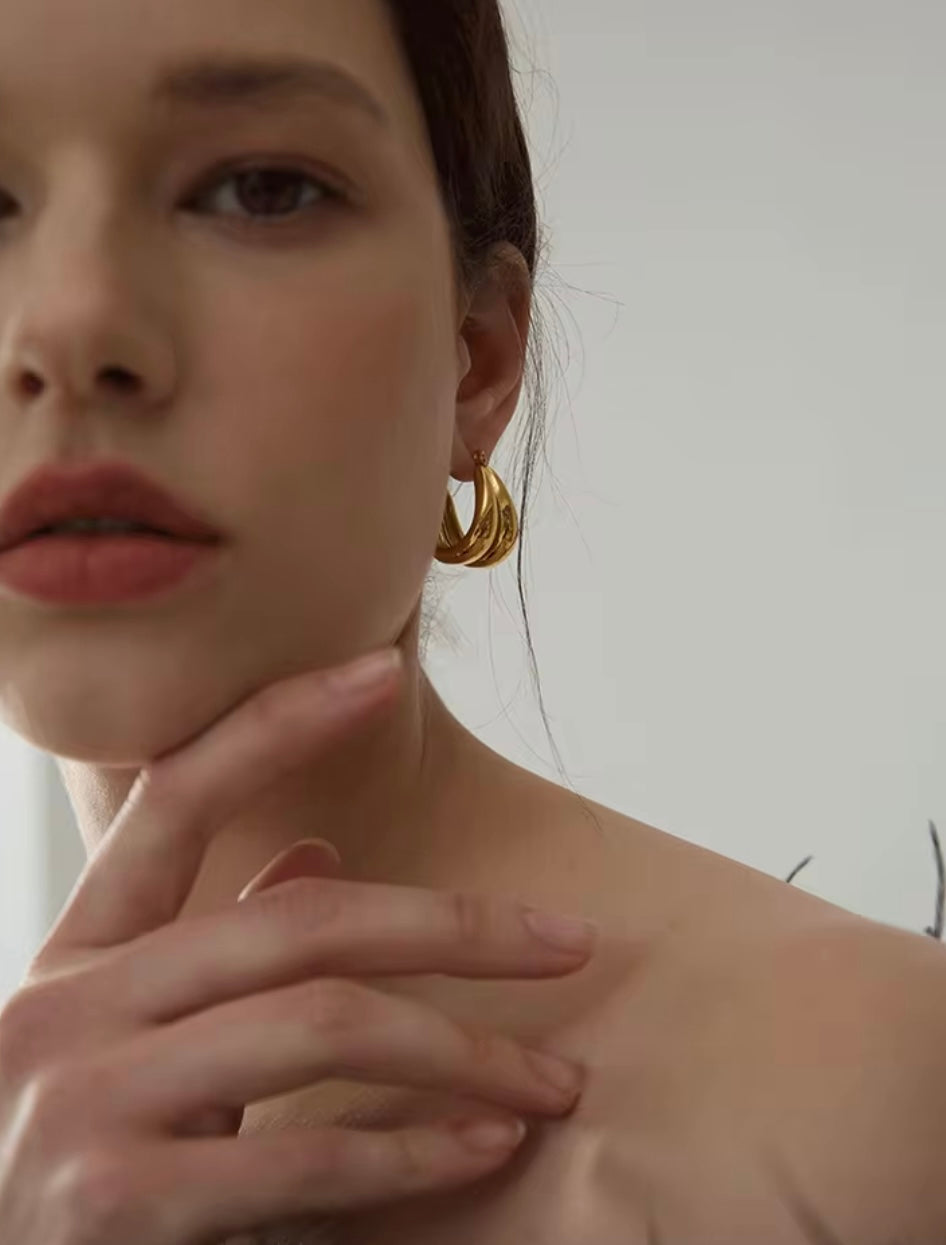 Monet Hoops