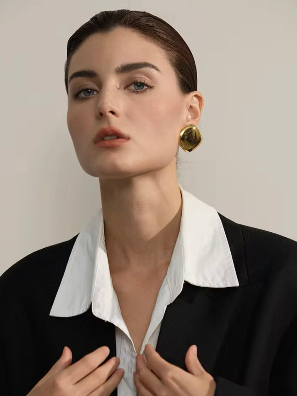 Demi Noir Studs