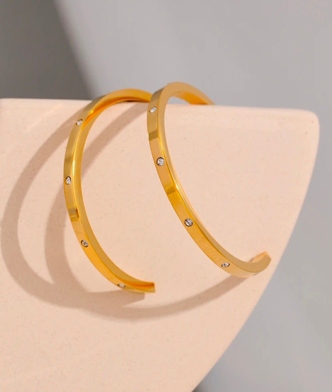 Zyra Hoops - 18K Gold Plated Hoop Earrings for Women | ENNVY