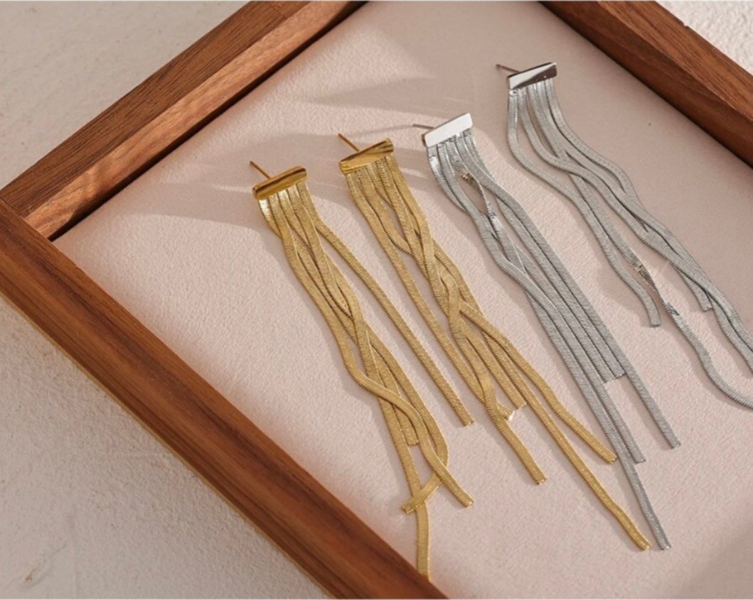 Carter Dangle Earrings - 18K Gold Plated Drop Earrings for Women | ENNVY