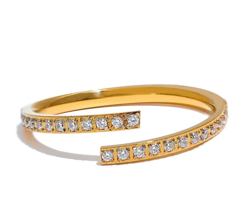 Simply Flawless Ring - 18K Gold Plated Statement Ring for Women | ENNVY