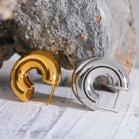 Noa Huggie Hoops - 18K Gold Plated Huggie Hoop Earrings for Women | ENNVY