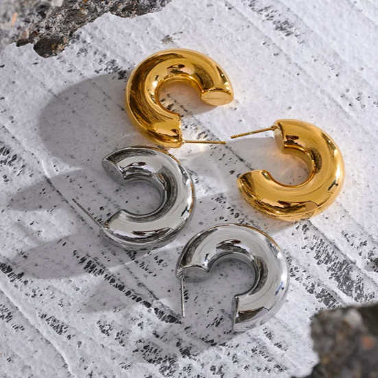 Noa Huggie Hoops - 18K Gold Plated Huggie Hoop Earrings for Women | ENNVY