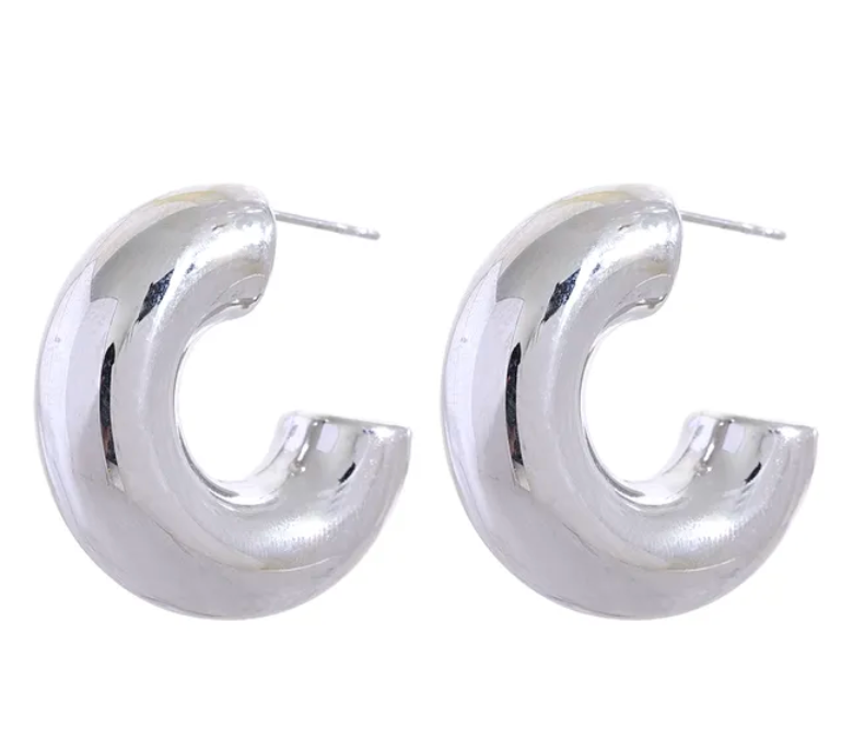 Noa Huggie Hoops - 18K Gold Plated Huggie Hoop Earrings for Women | ENNVY
