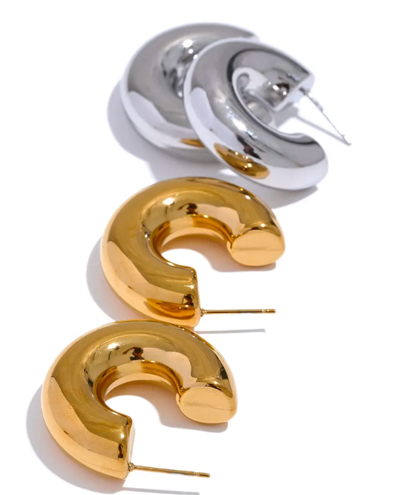 Noa Huggie Hoops - 18K Gold Plated Huggie Hoop Earrings for Women | ENNVY